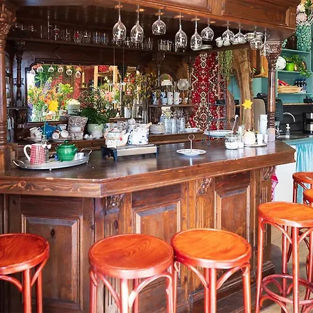 Bloem & Bed فندق مبيت وإفطار 4*